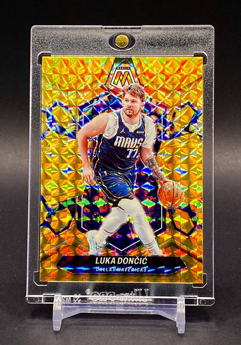 Luka Doncic RARE YELLOW GOLD REFRACTOR CARD SP MAVERICKS w/HOLDER