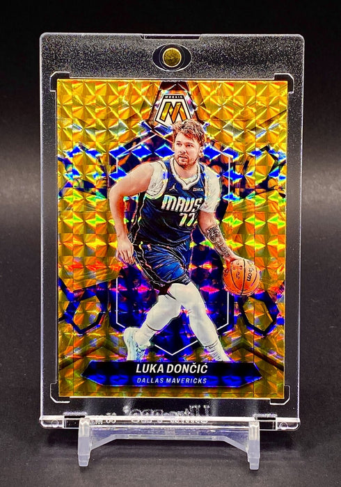 Luka Doncic RARE YELLOW GOLD REFRACTOR CARD SP MAVERICKS w/HOLDER