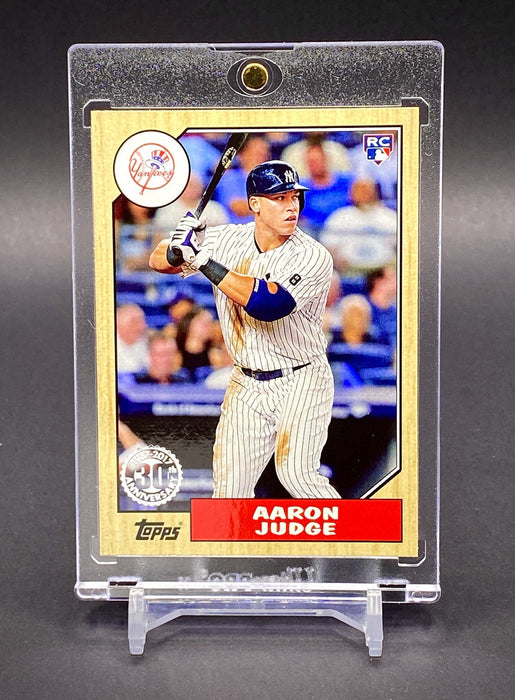 Aaron Judge RARE ROOKIE 30th ANNIVERSARY CARD TOPPS V2 YANKEES INCLUDES HOLDER